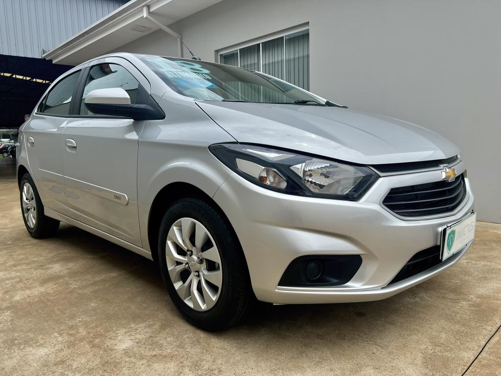 CHEVROLET Onix Hatch - Foto