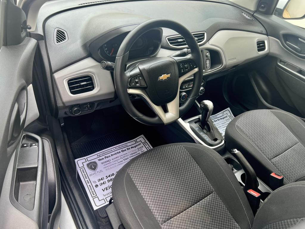 CHEVROLET Onix Hatch - Foto