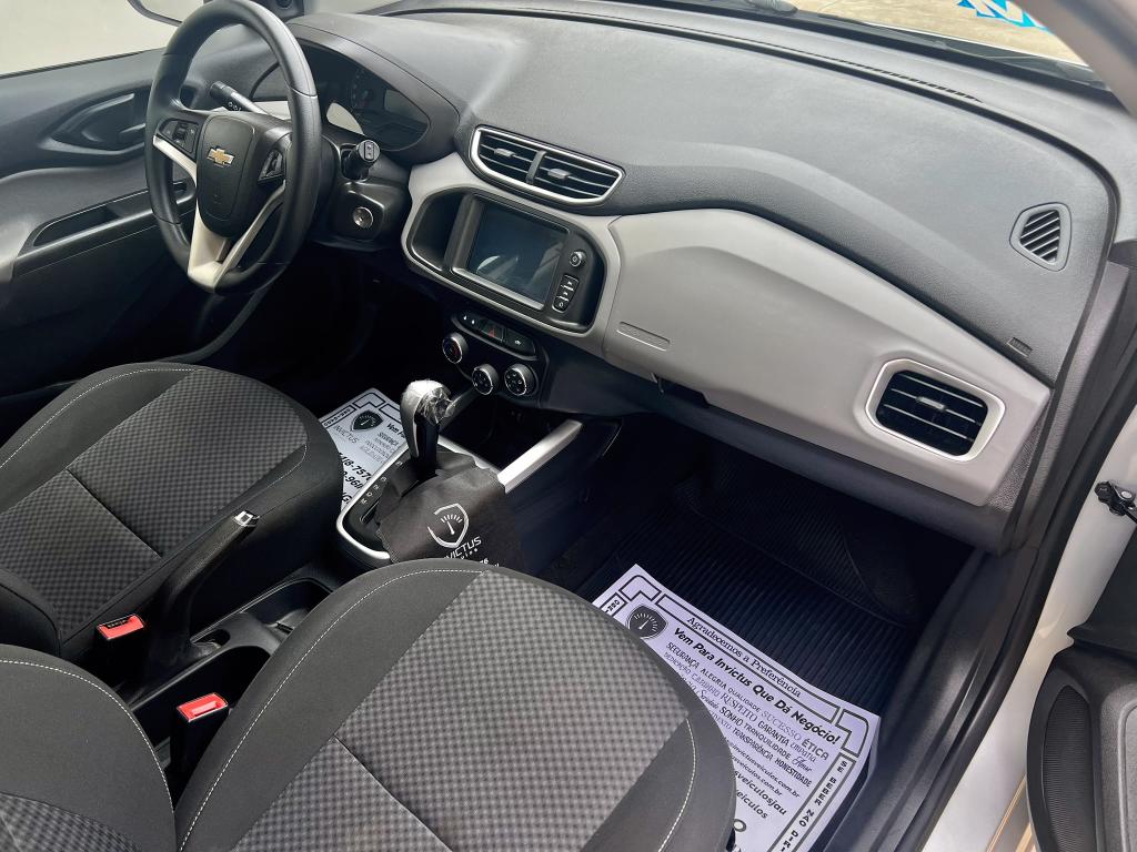 CHEVROLET Onix Hatch - Foto