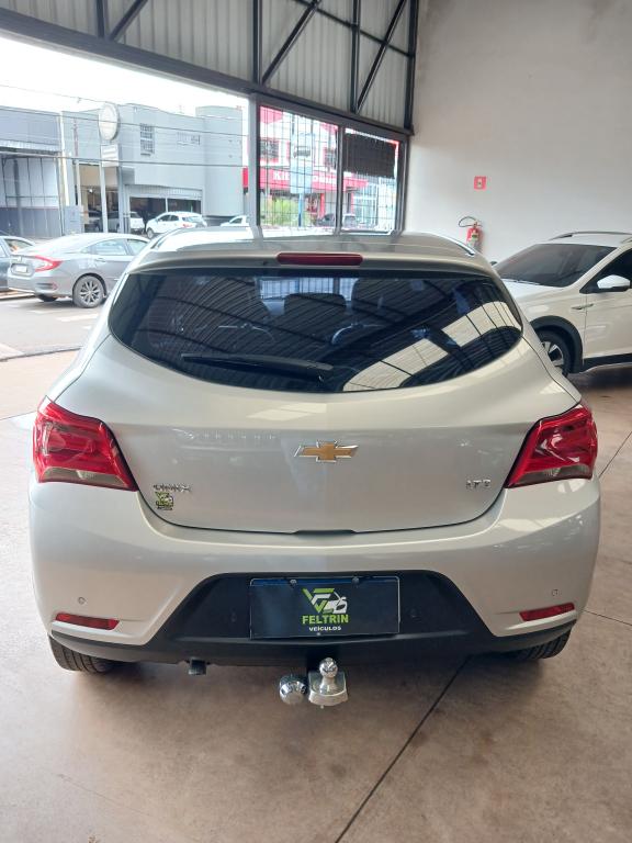 CHEVROLET Onix Hatch - Foto