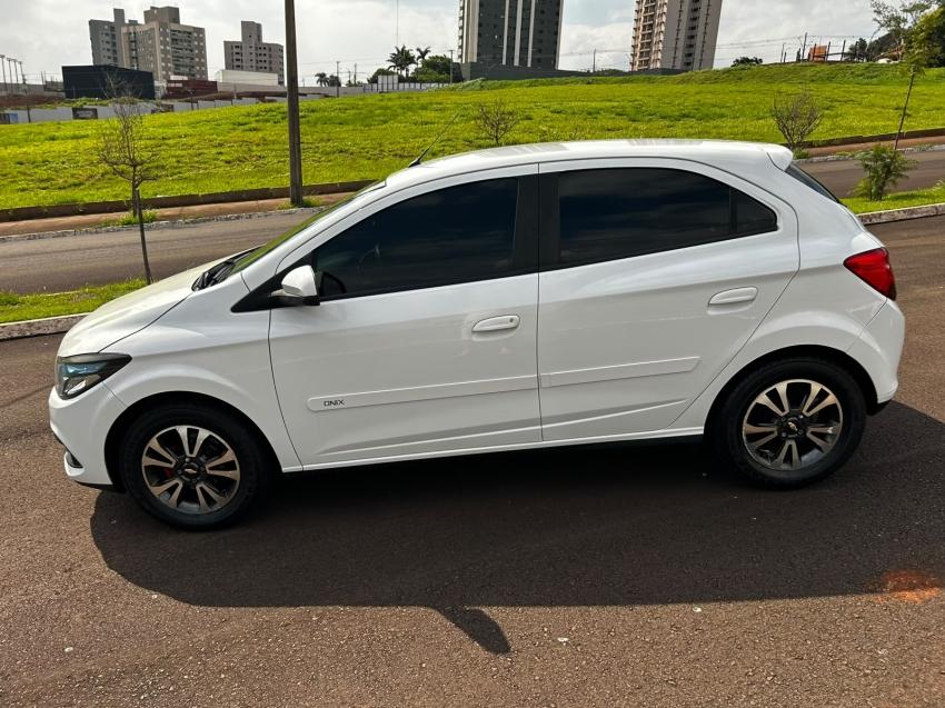CHEVROLET Onix Hatch