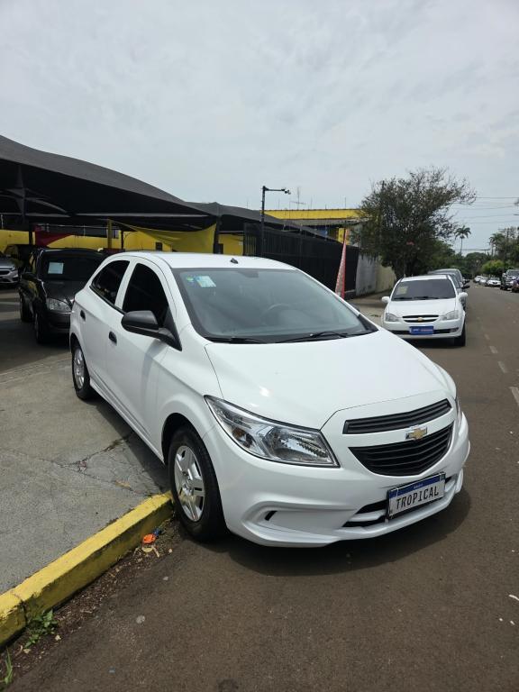 CHEVROLET Onix Hatch - Foto
