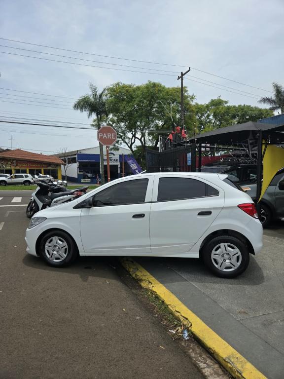 CHEVROLET Onix Hatch - Foto