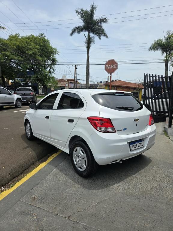 CHEVROLET Onix Hatch - Foto