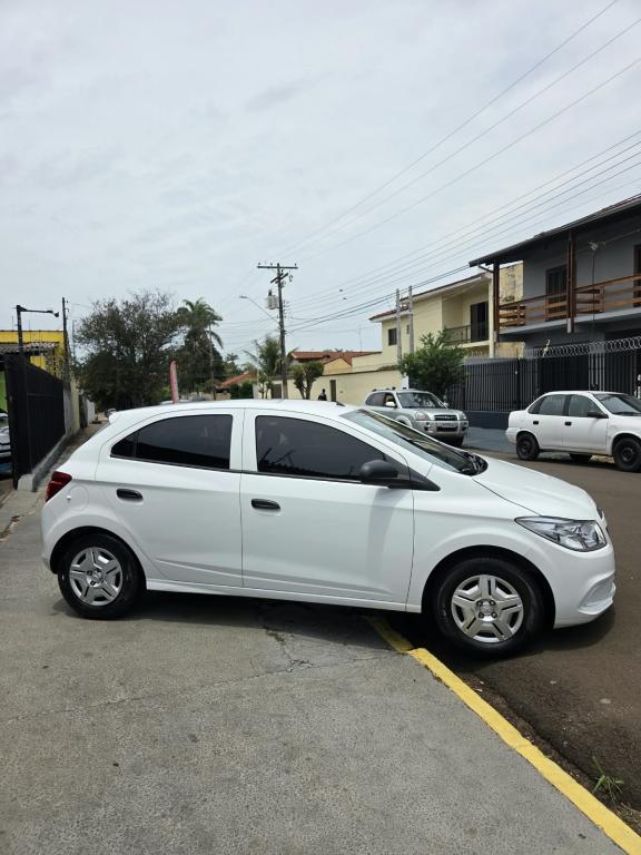 CHEVROLET Onix Hatch - Foto