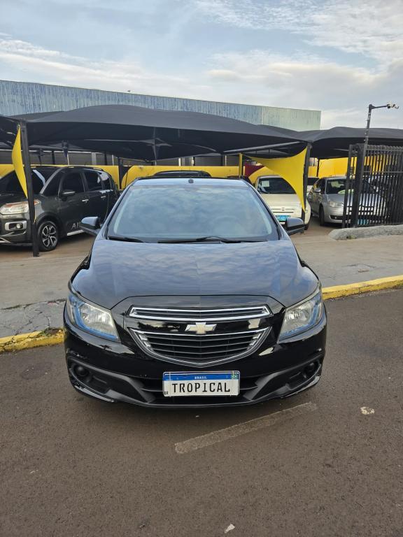 CHEVROLET Onix Hatch - Foto