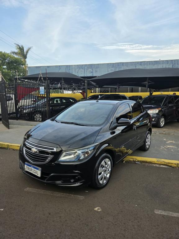 CHEVROLET Onix Hatch - Foto