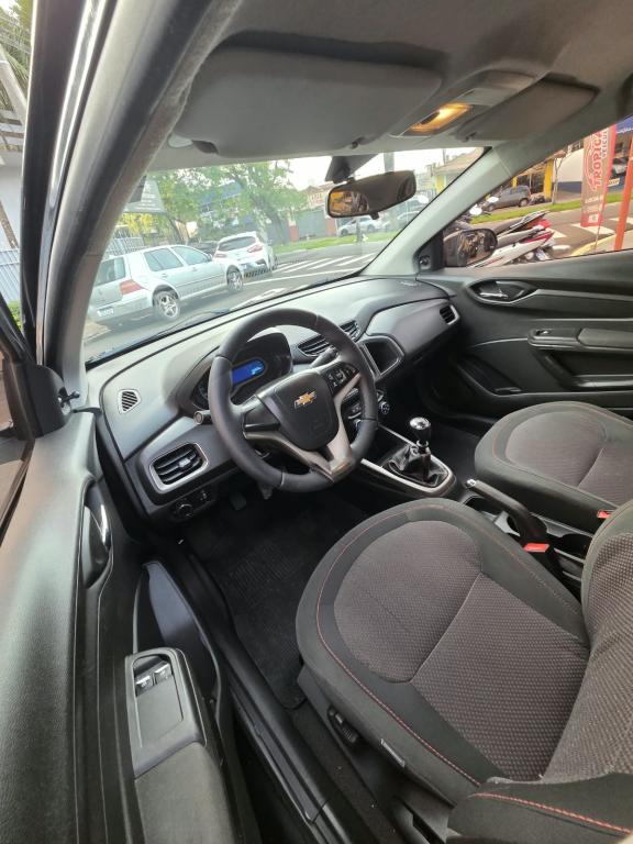 CHEVROLET Onix Hatch - Foto