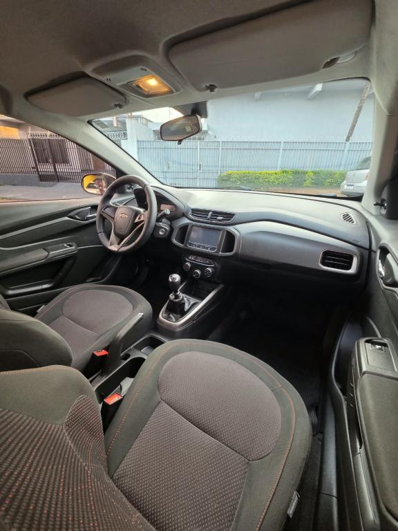 CHEVROLET Onix Hatch - Foto