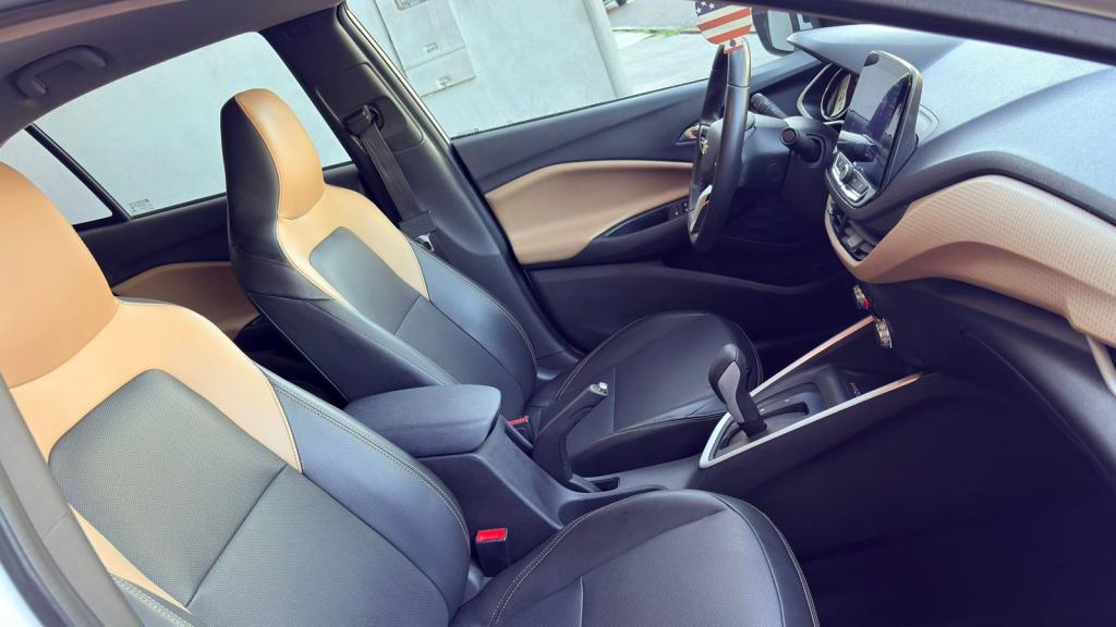 CHEVROLET Onix Sedan - Foto