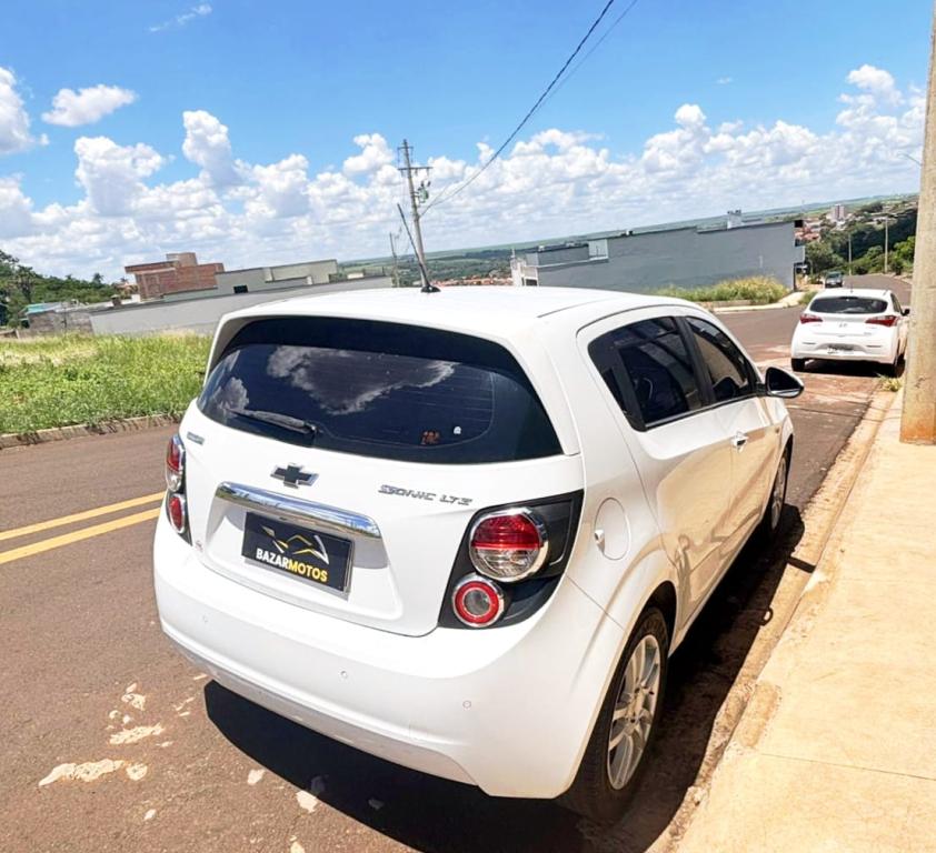 CHEVROLET Sonic Hatch - Foto