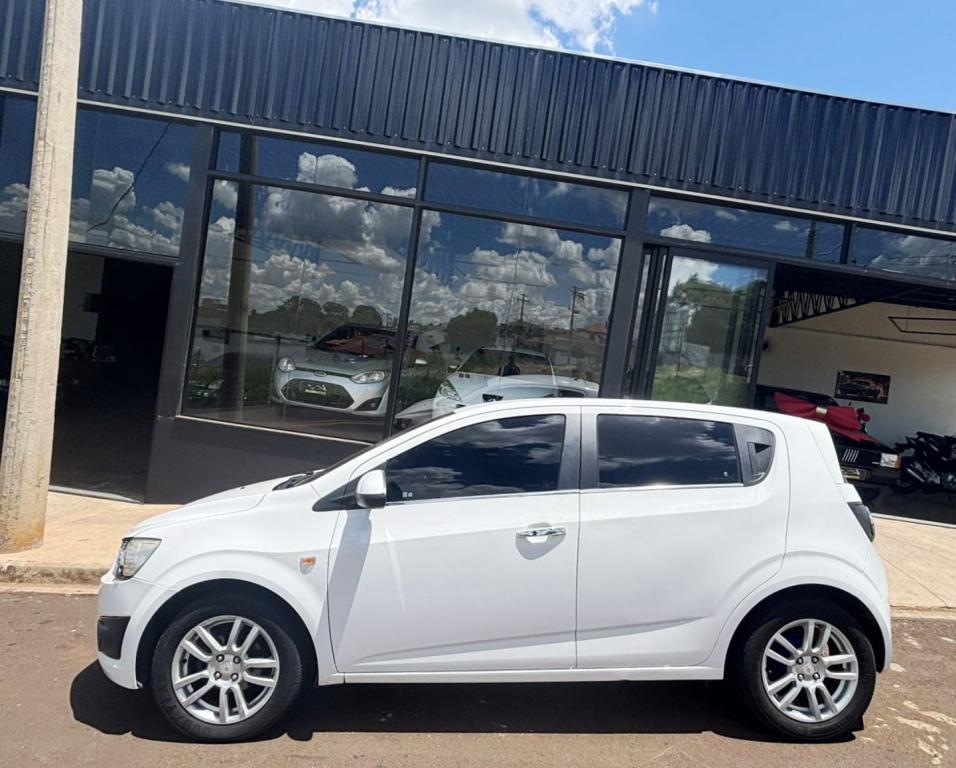 CHEVROLET Sonic Hatch - Foto