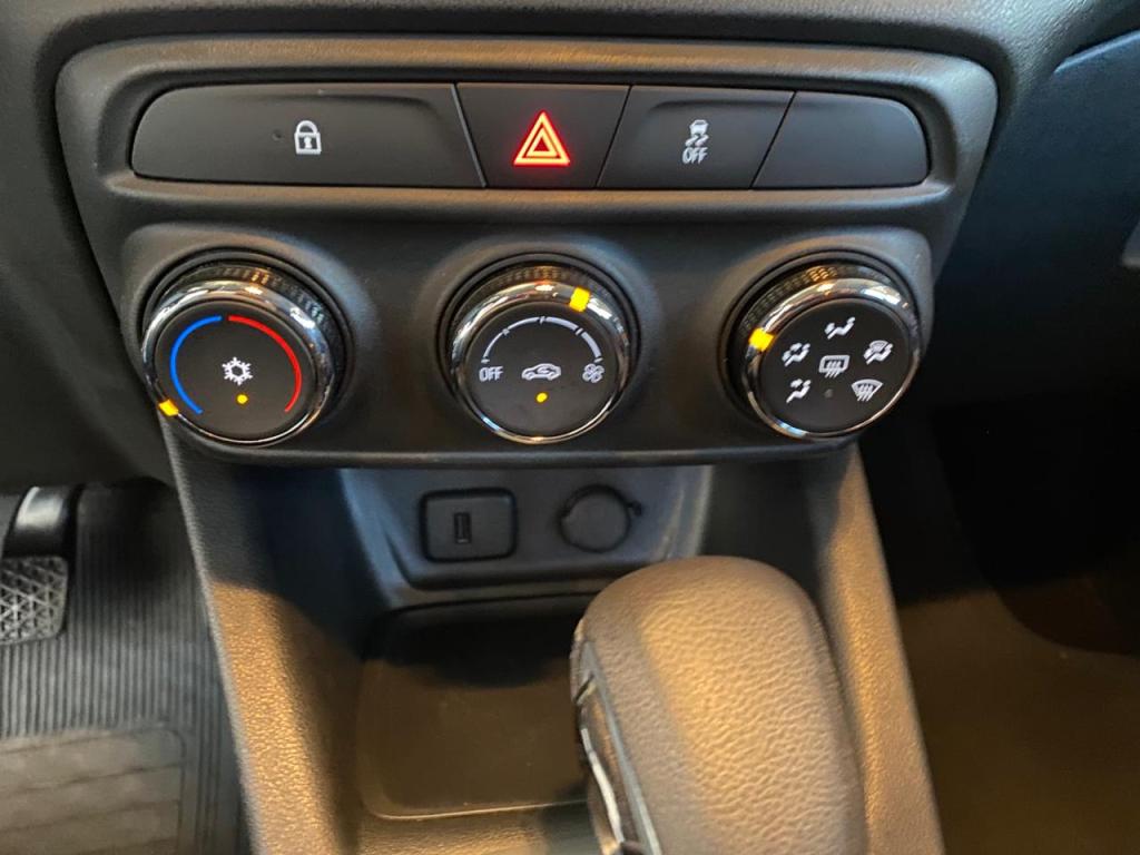 CHEVROLET Tracker - Foto