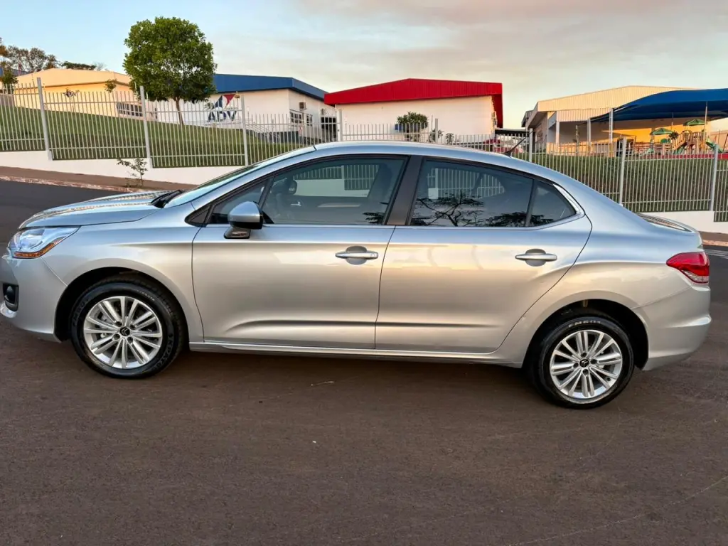 CITROEN C4 Sedan - Foto