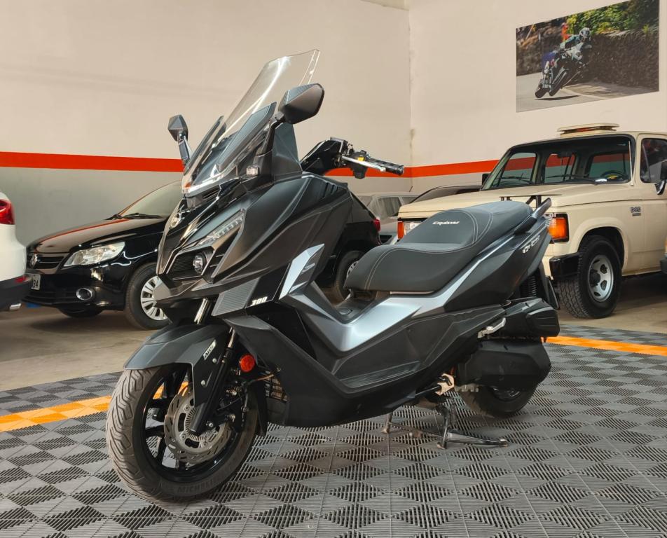 DAFRA Cruisym 300 - Foto