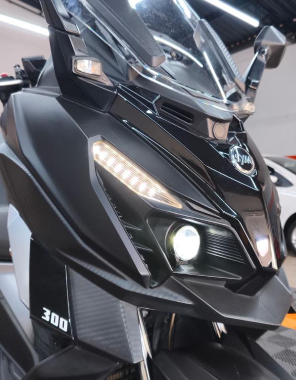 DAFRA Cruisym 300 - Foto