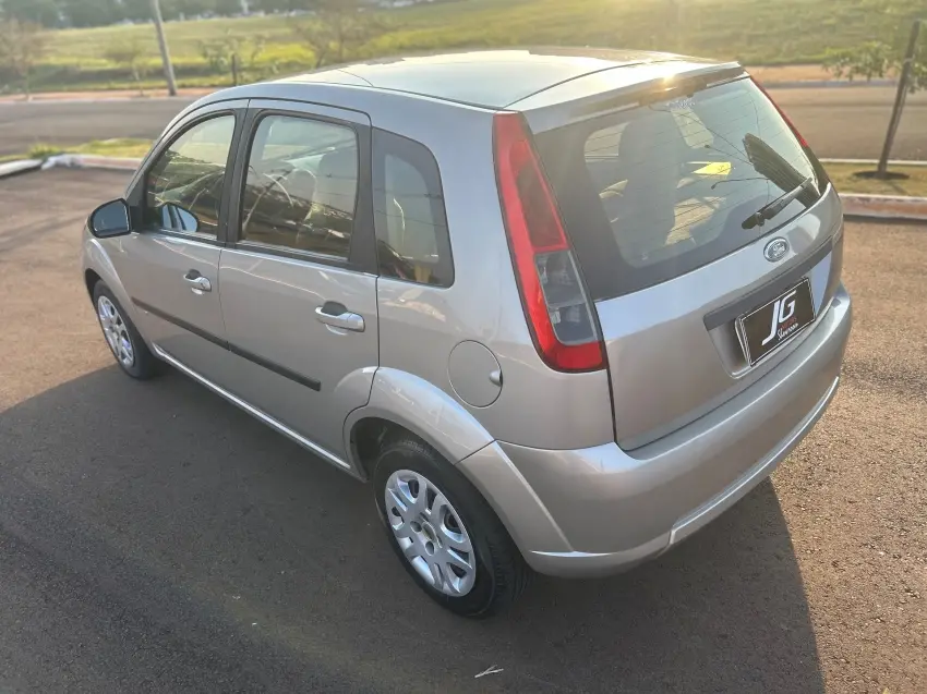 FORD Fiesta Hatch - Foto