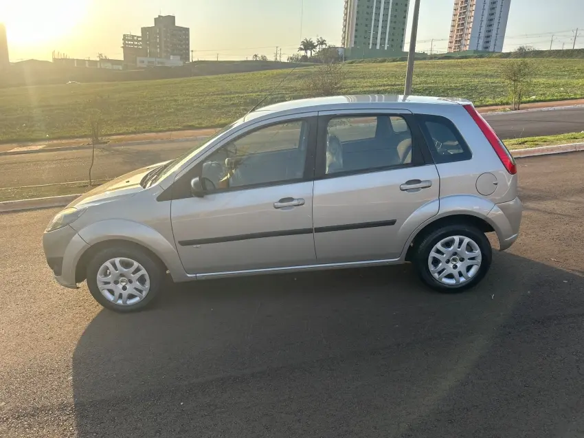 FORD Fiesta Hatch - Foto