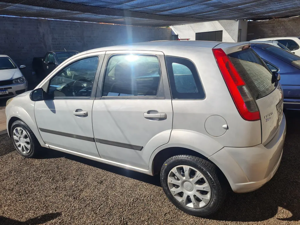 FORD Fiesta Hatch - Foto