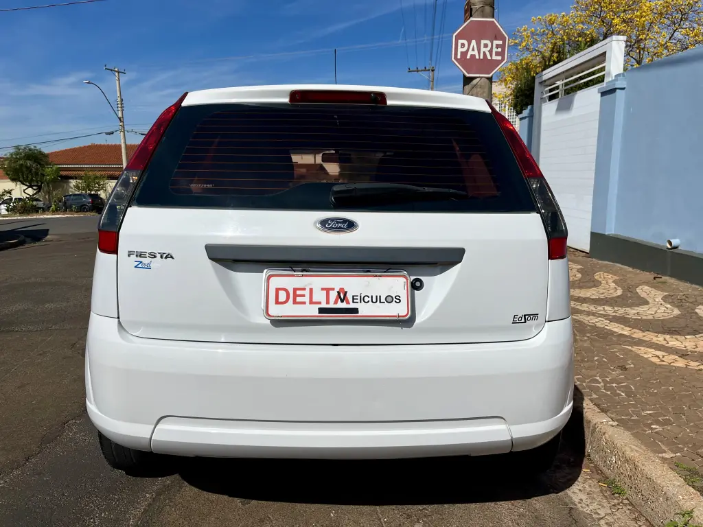 FORD Fiesta Hatch - Foto