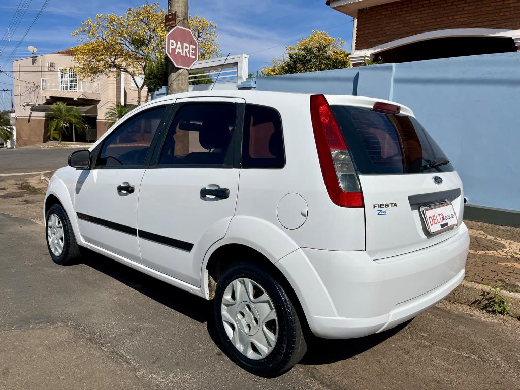 FORD Fiesta Hatch - Foto
