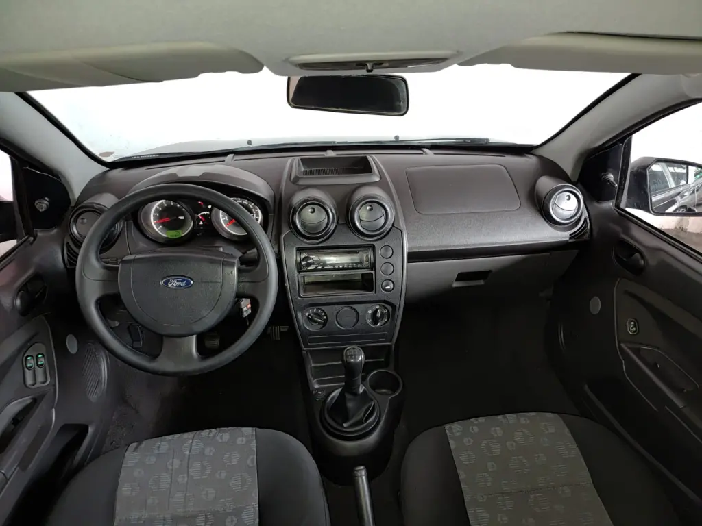 FORD Fiesta Hatch - Foto