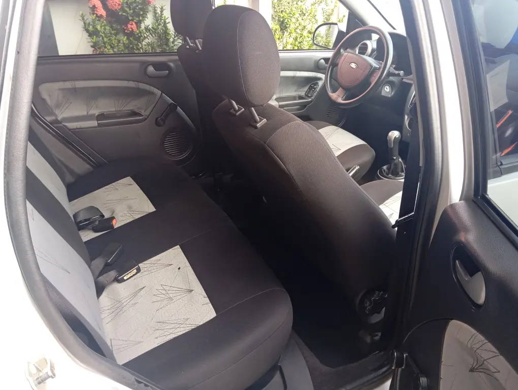 FORD Fiesta Hatch - Foto