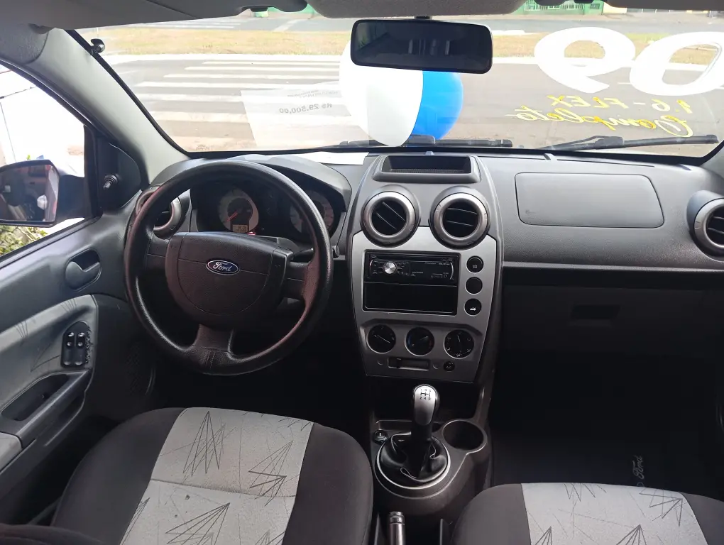 FORD Fiesta Hatch - Foto