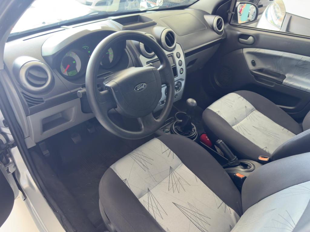 FORD Fiesta Hatch - Foto