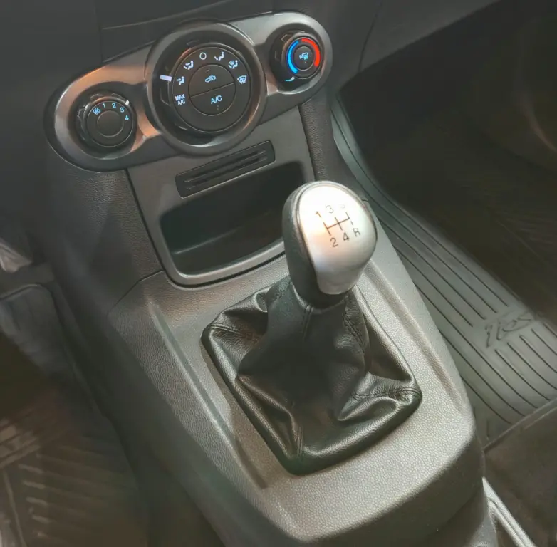 FORD Fiesta Hatch - Foto