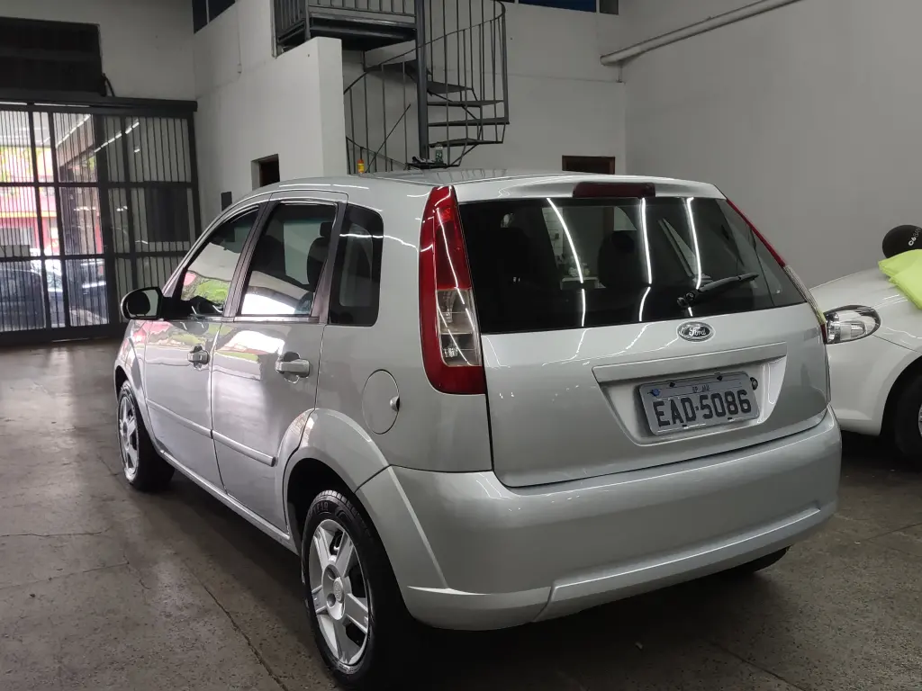 FORD Fiesta Hatch - Foto