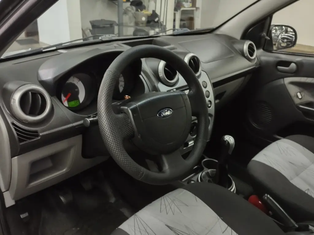 FORD Fiesta Hatch - Foto