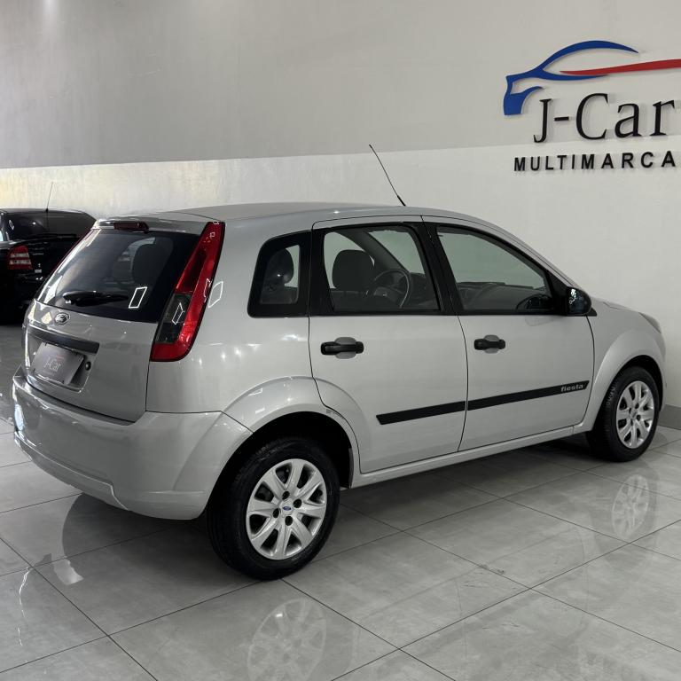 FORD Fiesta Hatch - Foto