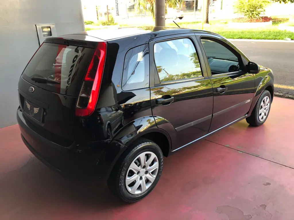 FORD Fiesta Hatch - Foto