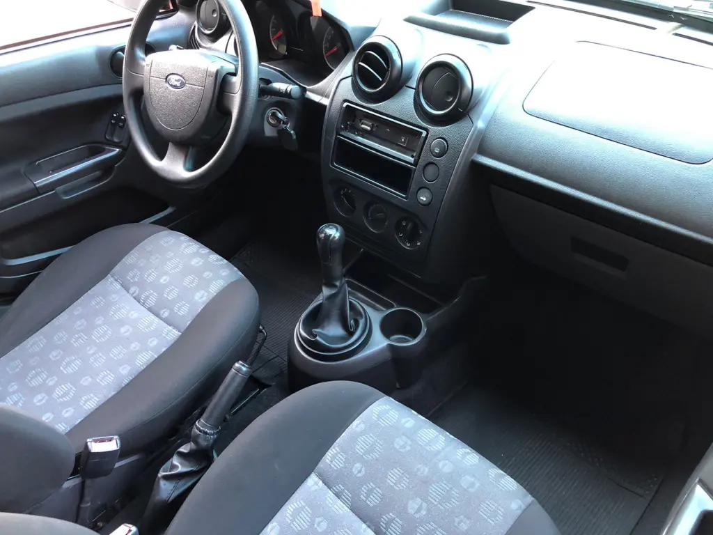 FORD Fiesta Hatch - Foto