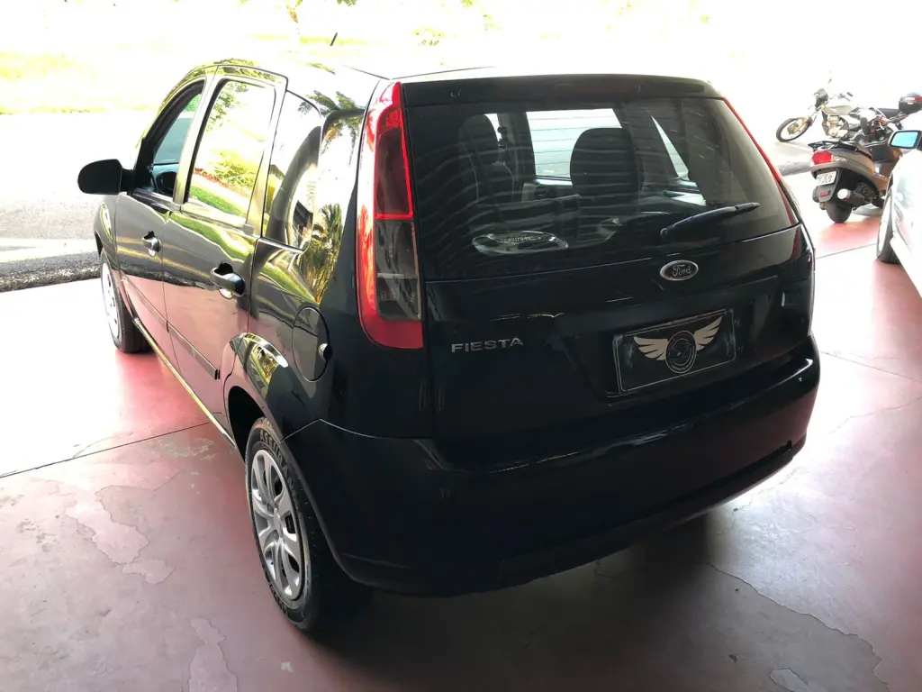 FORD Fiesta Hatch - Foto