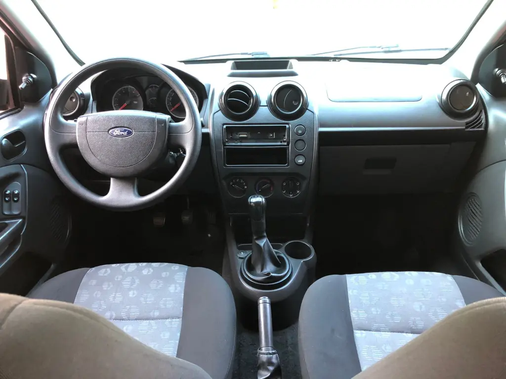 FORD Fiesta Hatch - Foto