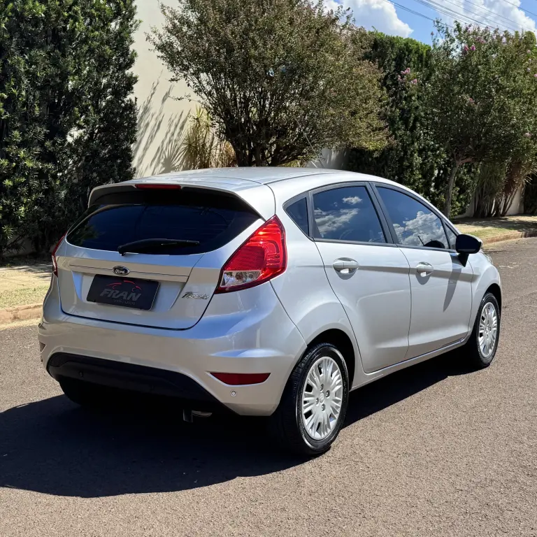 FORD Fiesta Hatch - Foto
