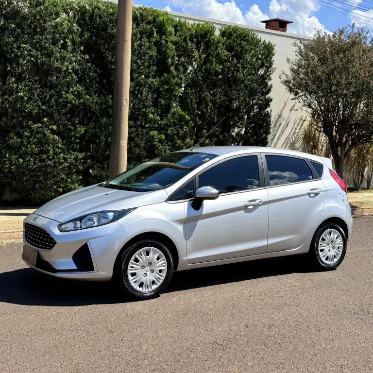 FORD Fiesta Hatch - Foto