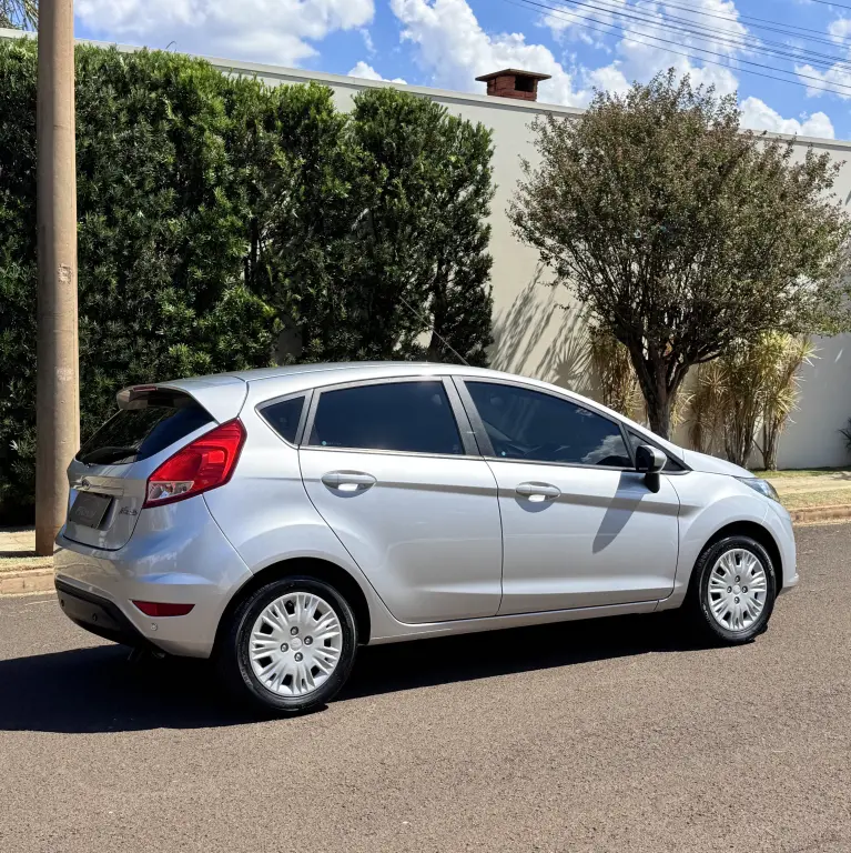 FORD Fiesta Hatch - Foto