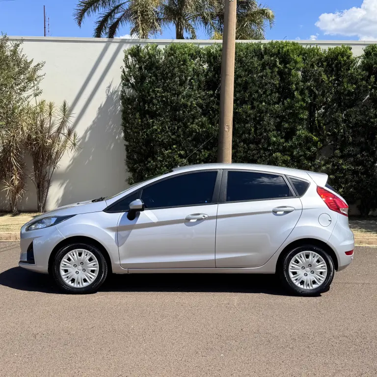 FORD Fiesta Hatch - Foto