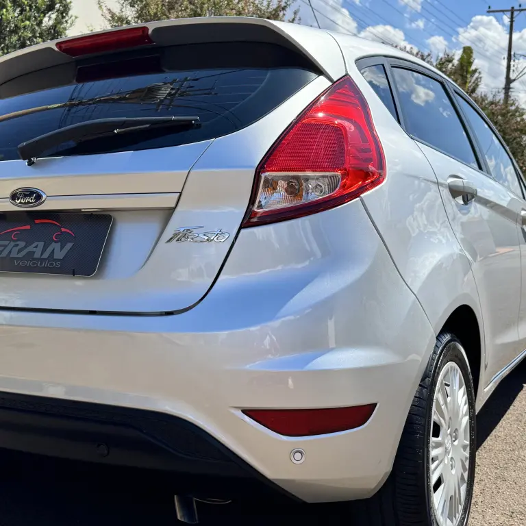 FORD Fiesta Hatch - Foto