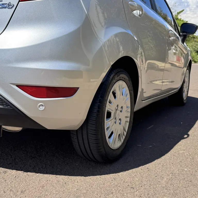 FORD Fiesta Hatch - Foto