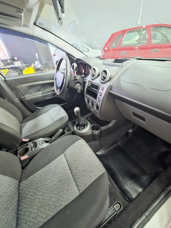 FORD Fiesta Hatch - Foto