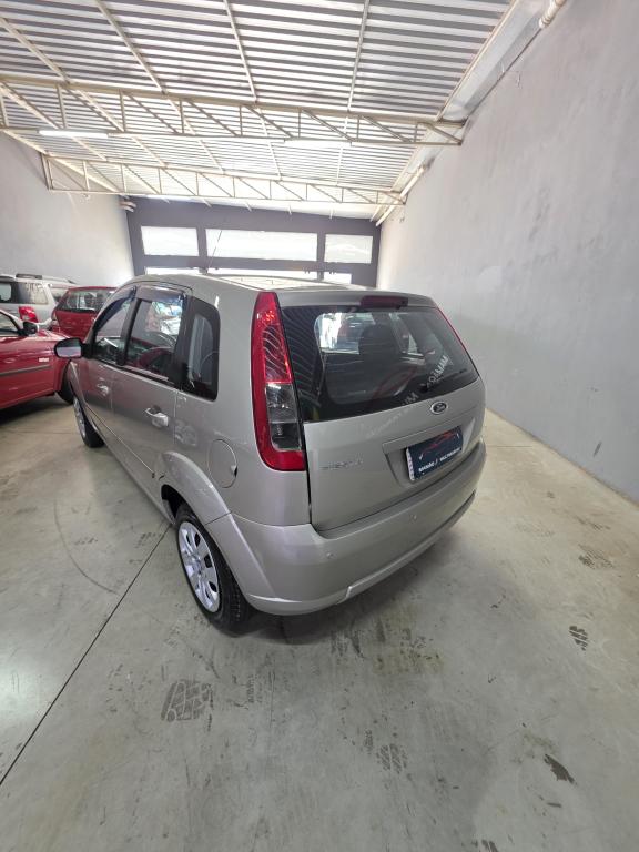 FORD Fiesta Hatch - Foto