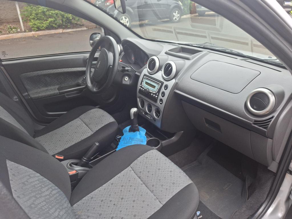 FORD Fiesta Hatch - Foto