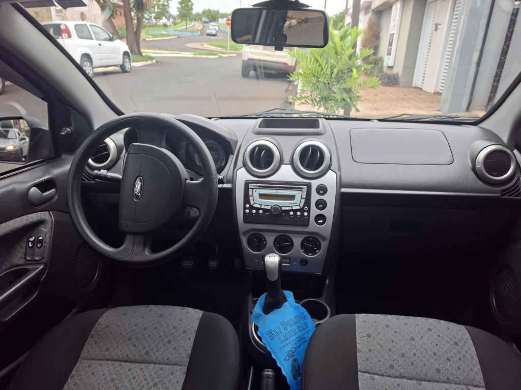 FORD Fiesta Hatch - Foto