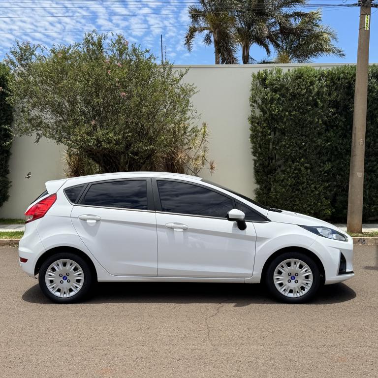 FORD Fiesta Hatch - Foto