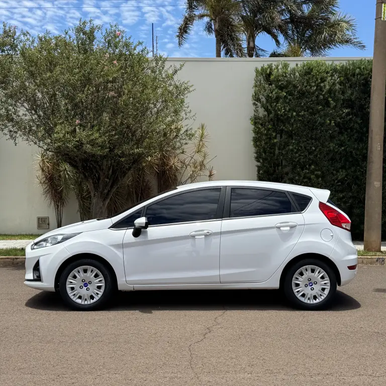 FORD Fiesta Hatch - Foto