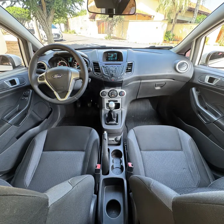 FORD Fiesta Hatch - Foto